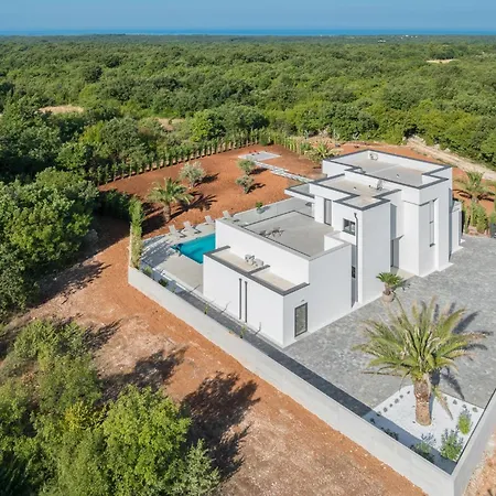 Terra Silentis Villa *